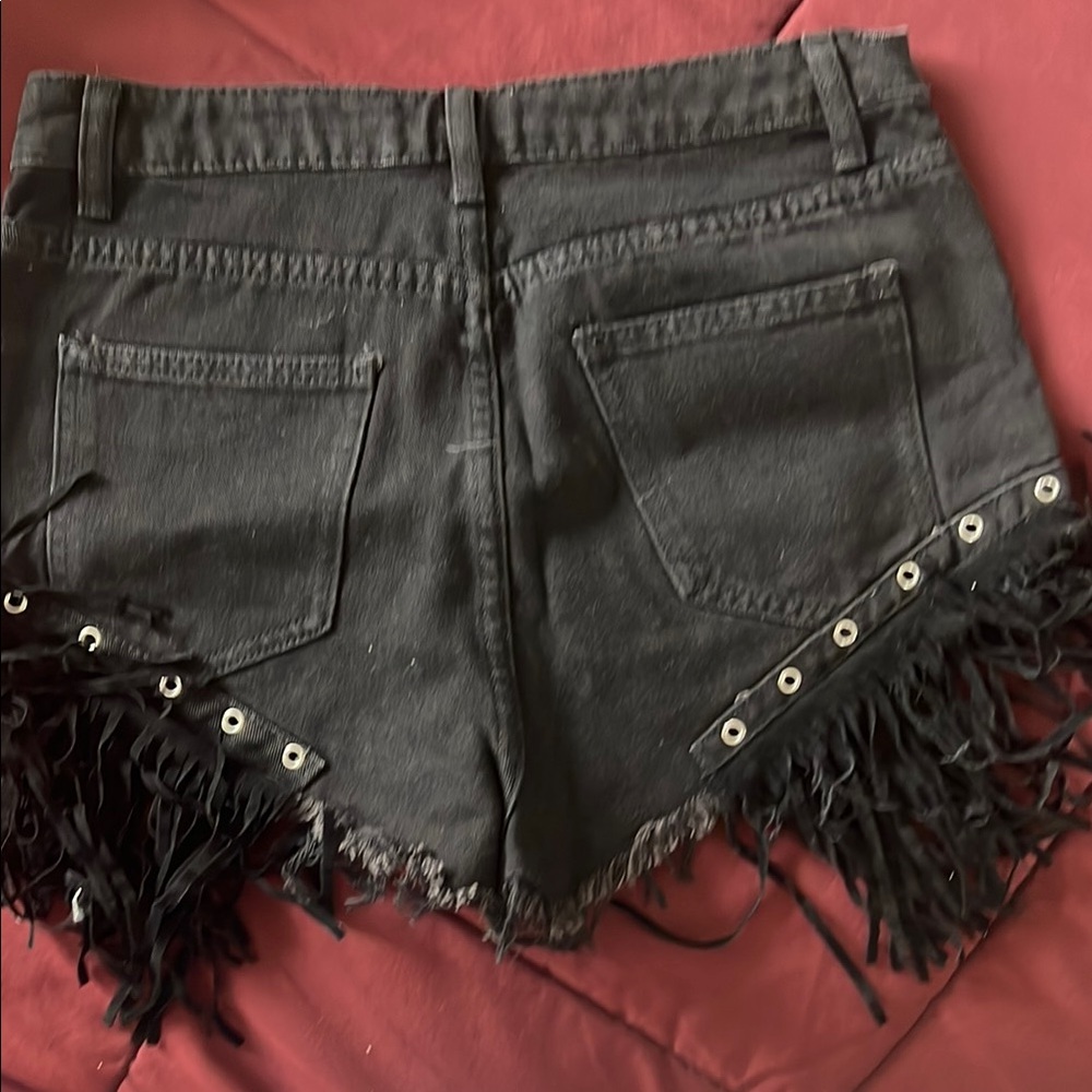 SHEIN Black High-Waisted Jean Shorts with Distressed Frayed Hem - Picture 2 of 4